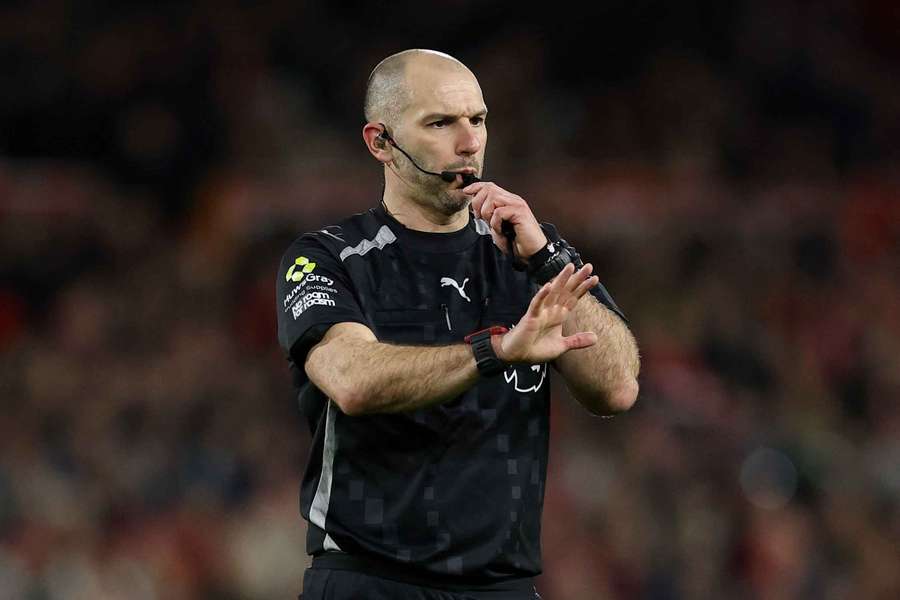 Rozhodčí budou nově odpočívat vteřiny u dalších herních situací.