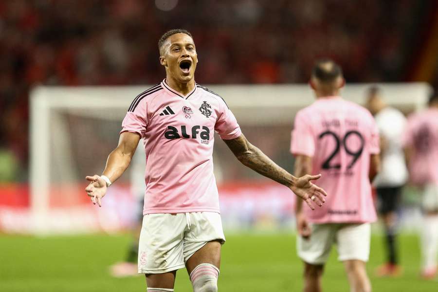Vitinho fez o gol que sacramentou a vitória do Internacional sobre o Botafogo