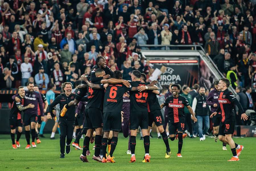 Leverkusen bejubelt die fortlaufende Serie und den Finaleinzug.