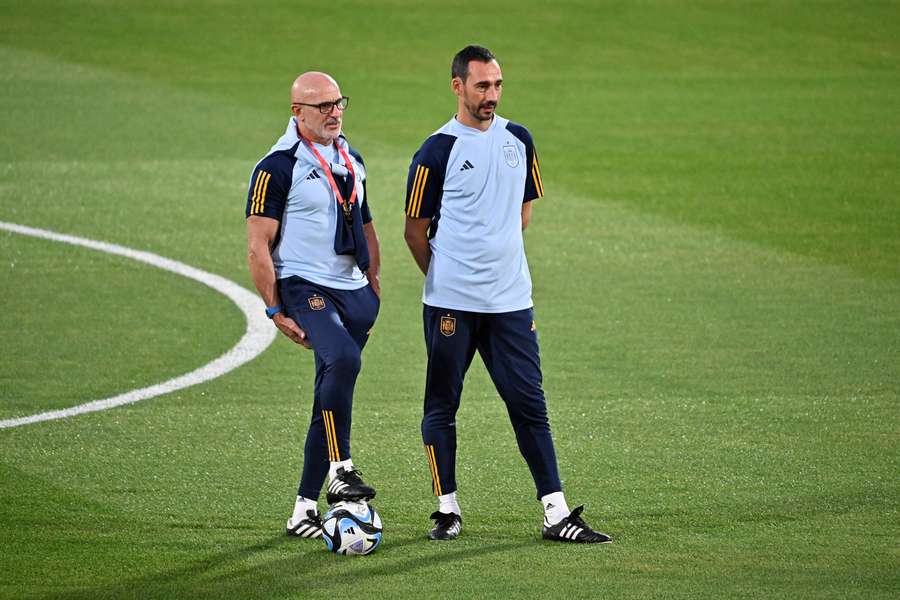 Spain coach Luis de la Fuente and assistant coach Pablo Amo (R) attend a training session