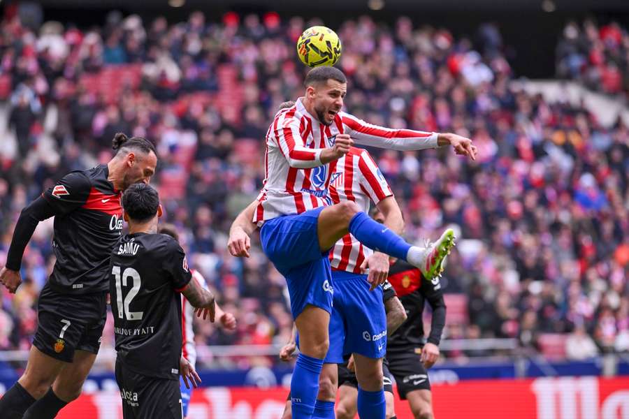 Hancko sa v zápase proti Valjentovi tešil z víťazstva. Hancko sa v zápase proti Valjentovi tešil z víťazstva.