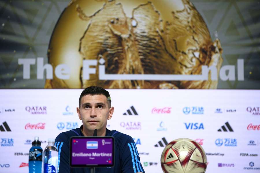 Emiliano Martínez diz que Argentina prefere que a França seja favorita na final do Mundial