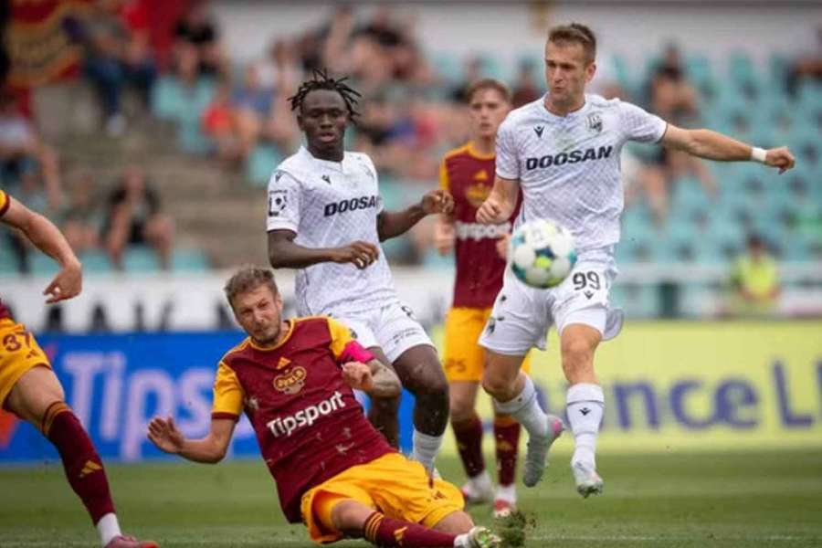 V prvním vzájemném utkání aktuální sezony prohrála Plzeň na Dukle 0:2