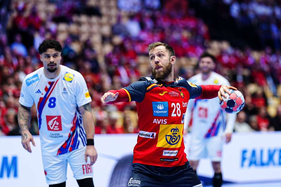 Aleix Gomez scored in a seven-meter penalty during the match against France Aleix Gomez scored in a seven-meter penalty during the match against France