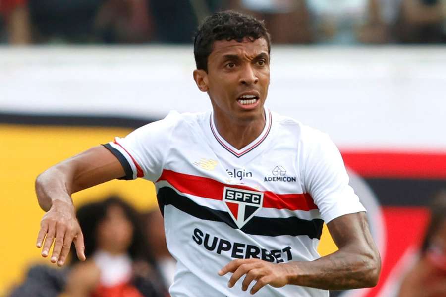 Luiz Gustavo está sem clube desde fim do contrato com São Paulo
