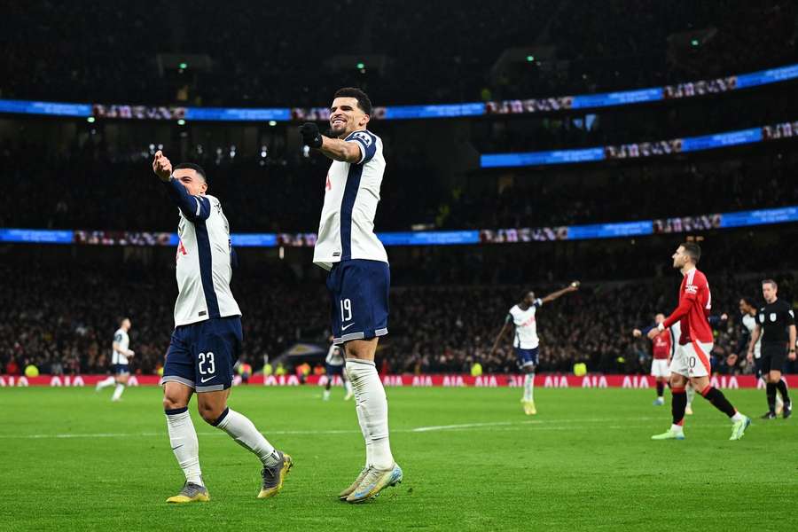 Tottenham doma přestřílel Manchester United 4:3.