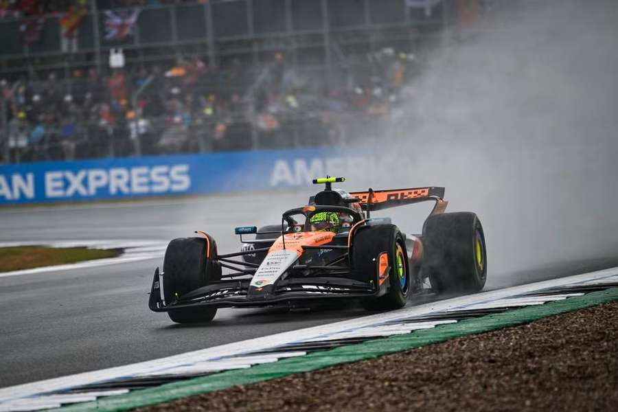 Lando Norris festejou depois da chuva em Silverstone