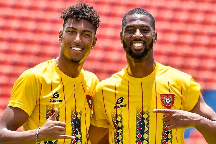 Tamble ao lado de Beto na Guiné-Bissau Tamble ao lado de Beto na Guiné-Bissau