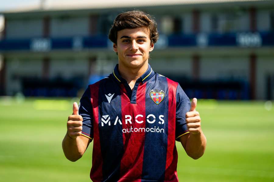 Carlos Alvarez, avançado do Levante
