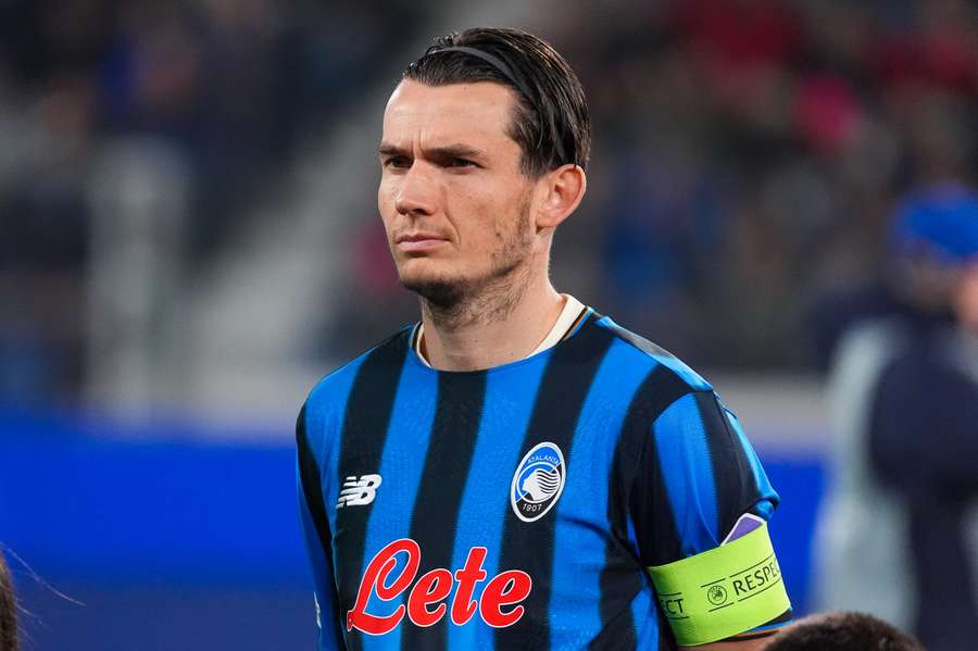 Marten De Roon con la maglia dell'Atalanta Marten De Roon con la maglia dell'Atalanta