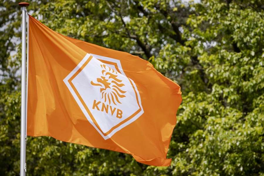 De KNVB speelt in op de Tweede Kamer-verkiezingen van aanstaande woensdag, 22 november