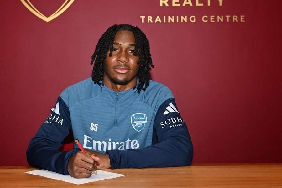 Josiah King assinou contrato profissional com o Arsenal