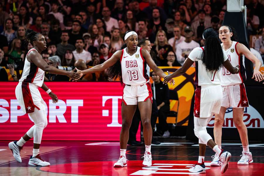 Estados Unidos, sin rival en su debut Estados Unidos, sin rival en su debut