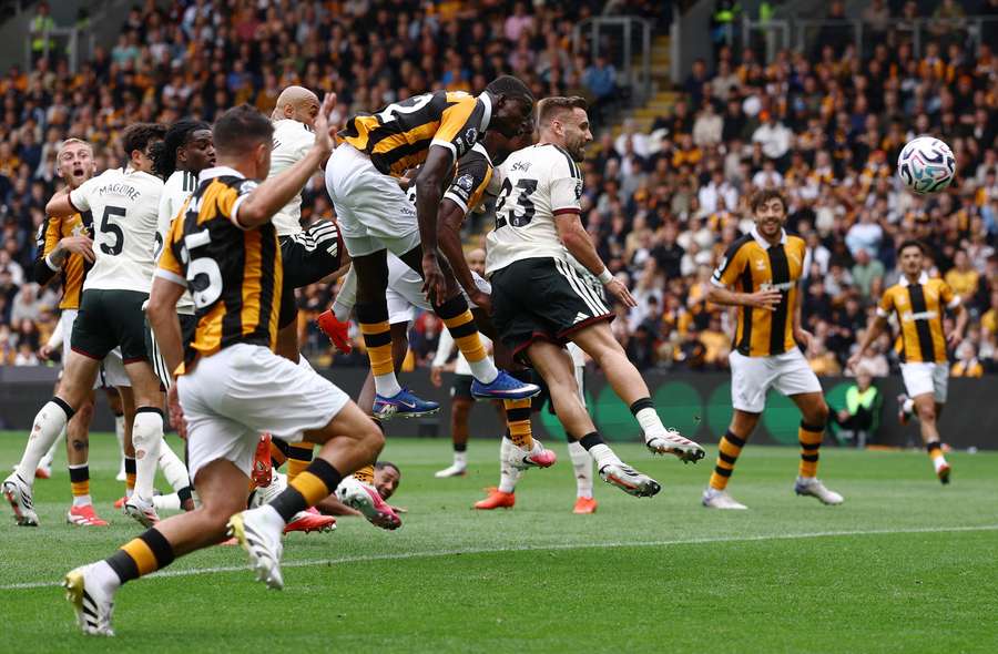 Nobel Mendy heads in for Hull