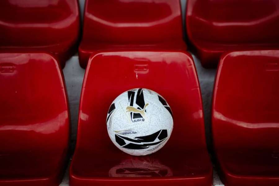 Desvelado el balón exclusivo con el que se jugarán los dos Clásicos de LaLiga