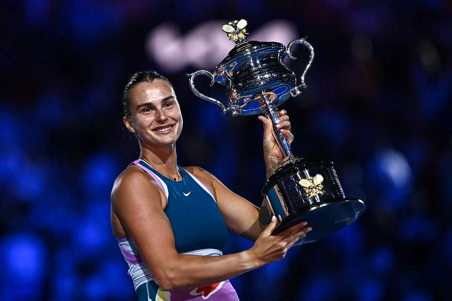 En glad Aryna Sabalenka efter sejren i Australian Open.