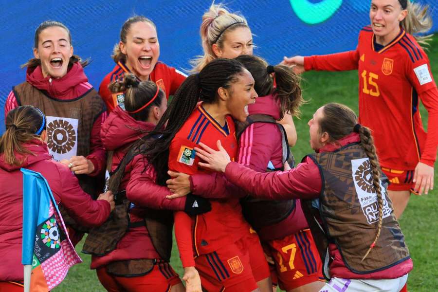 Salma Paralluelo celebrates after scoring Spain's winning goal