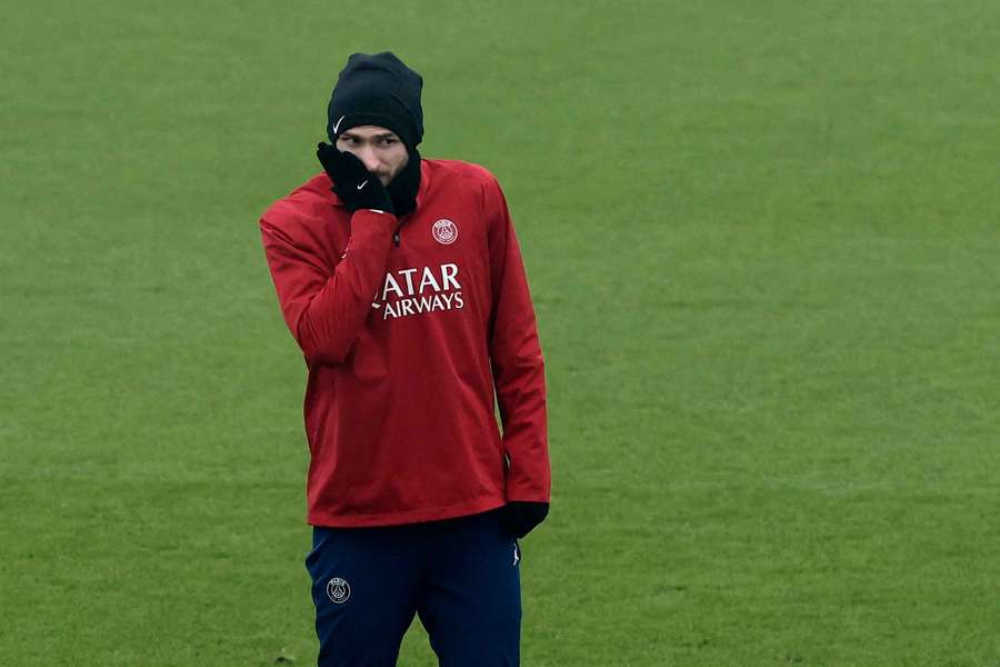 Khvicha Kvaratskhelia durante un entrenamiento con el PSG