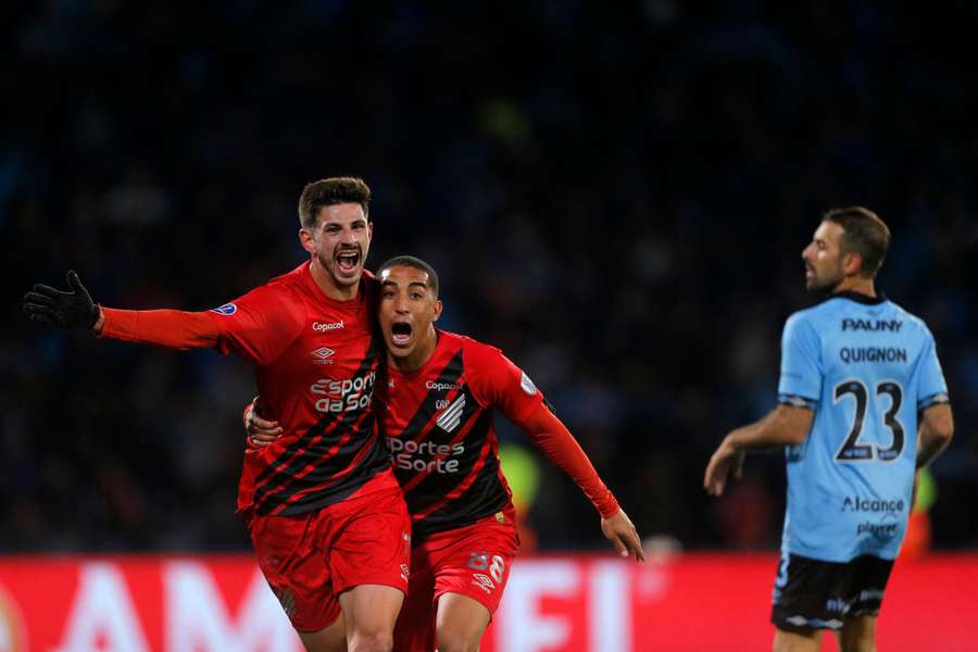 El Athletico Paranaense sigue adelante en la Sudamericana.