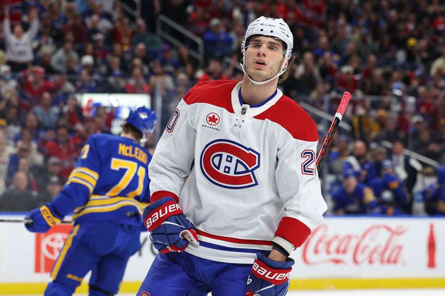 Slafkovský sa tešil z gólu.