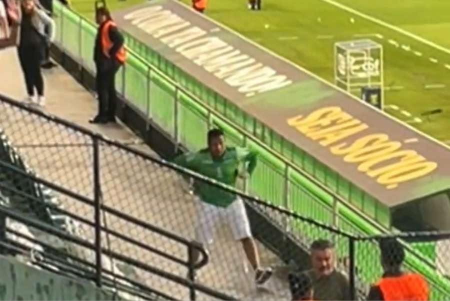 Torcedor do Coritiba imitou macaco em direção à torcida do Athletico-PR