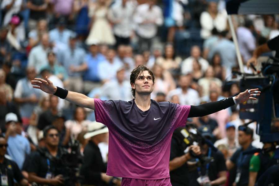 Jack Draper celebrates after beating Alex de Minaur in the US Open quarter-final