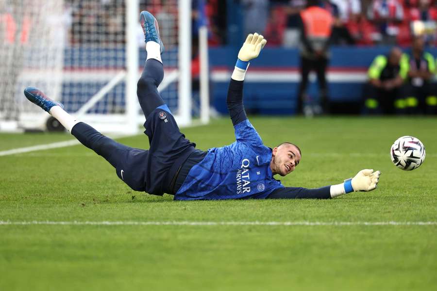 Il portiere Lucas Chevalier del PSG