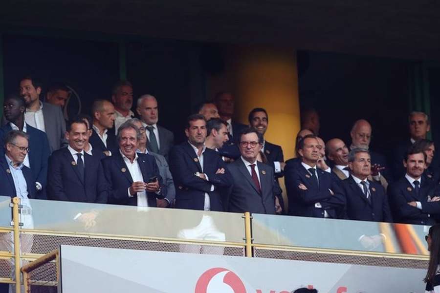 Pedro Proença na tribuna do Municipal de Aveiro