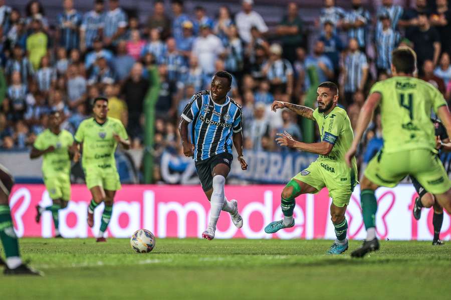 Nathan Fernandes garantiu a vitória do Grêmio sobre o Avenida