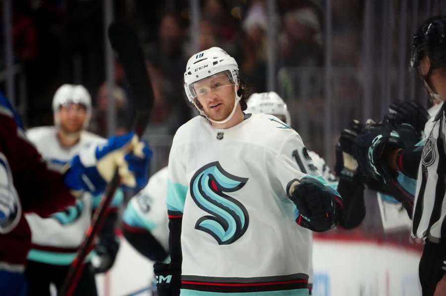 NHL roundup: Kraken stun champion Avalanche