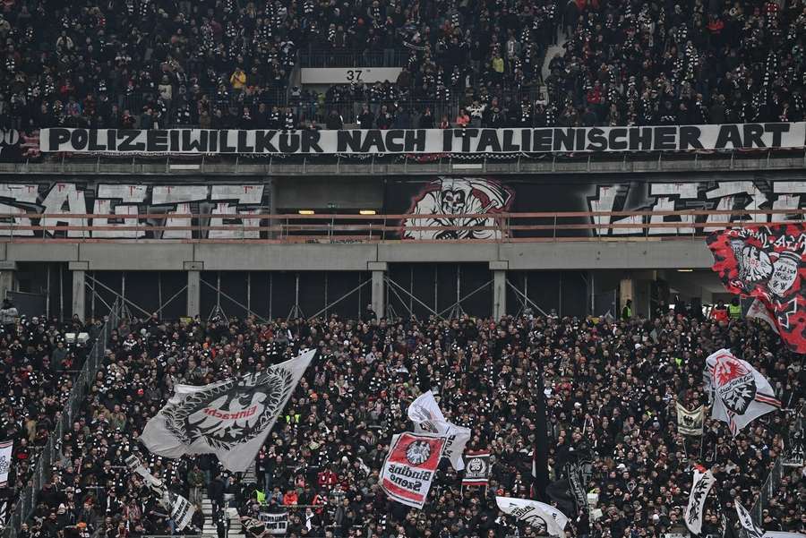 Frankfurt Fans beim Spiel gegen den VfB Stuttgart