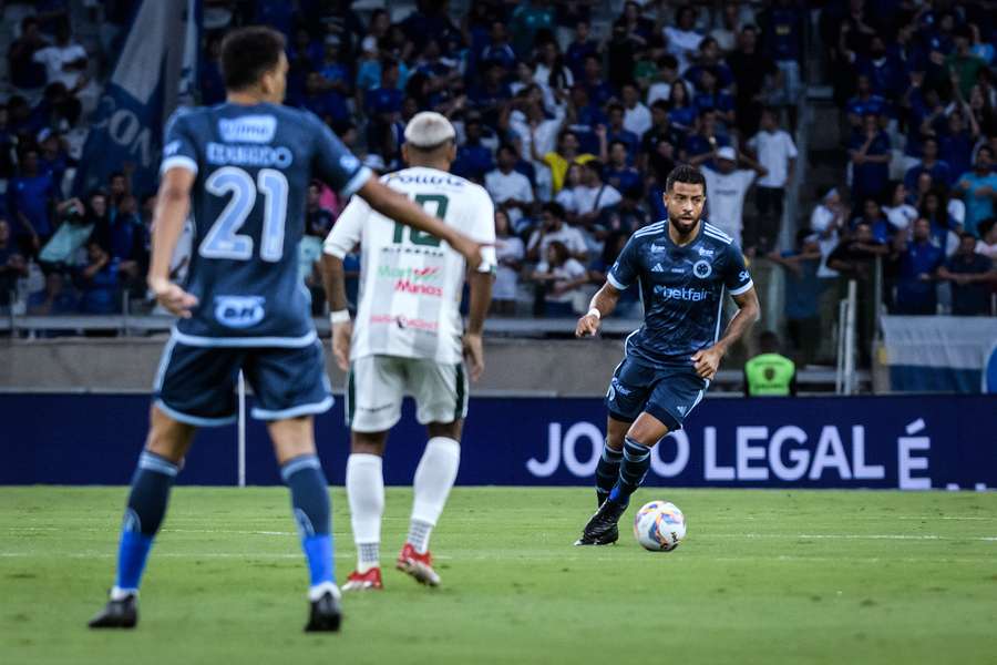 Lesão pode comprometer temporada de João Marcelo