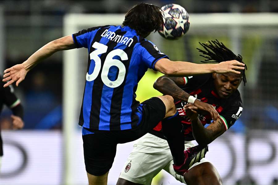 Matteo Darmian and Rafael Leao fight for the ball