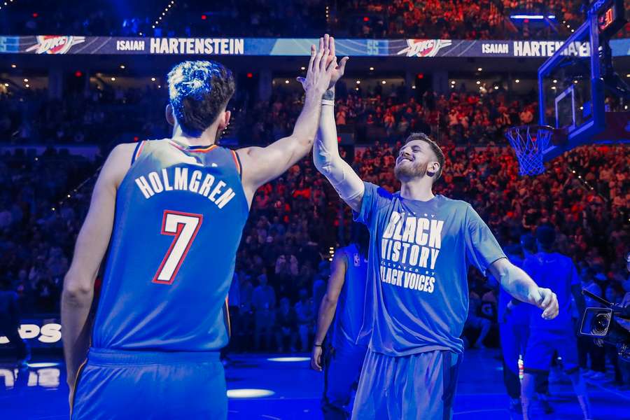 Isaiah Hartenstein und Chet Holmgren.