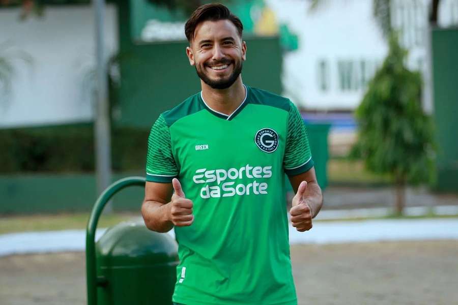 Raphael Guzzo regressa ao Chaves depois de ter estado no Goiás