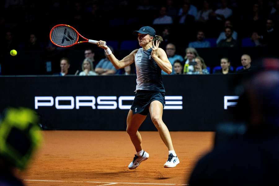 Zwycięski powrót na mączkę, Iga Świątek ma ćwierćfinał w Stuttgarcie