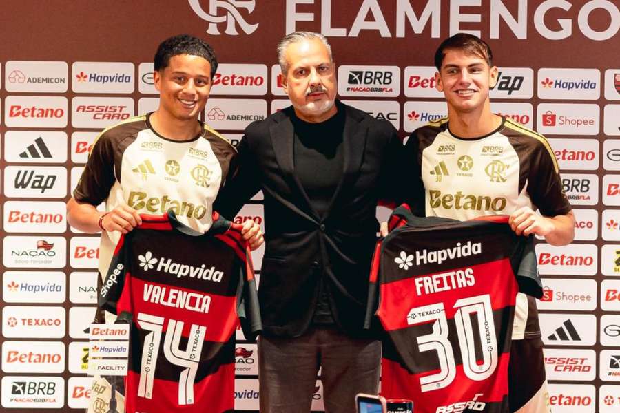 Anthony Valencia e Joaquín Freitas são apresentados no Flamengo Anthony Valencia e Joaquín Freitas são apresentados no Flamengo