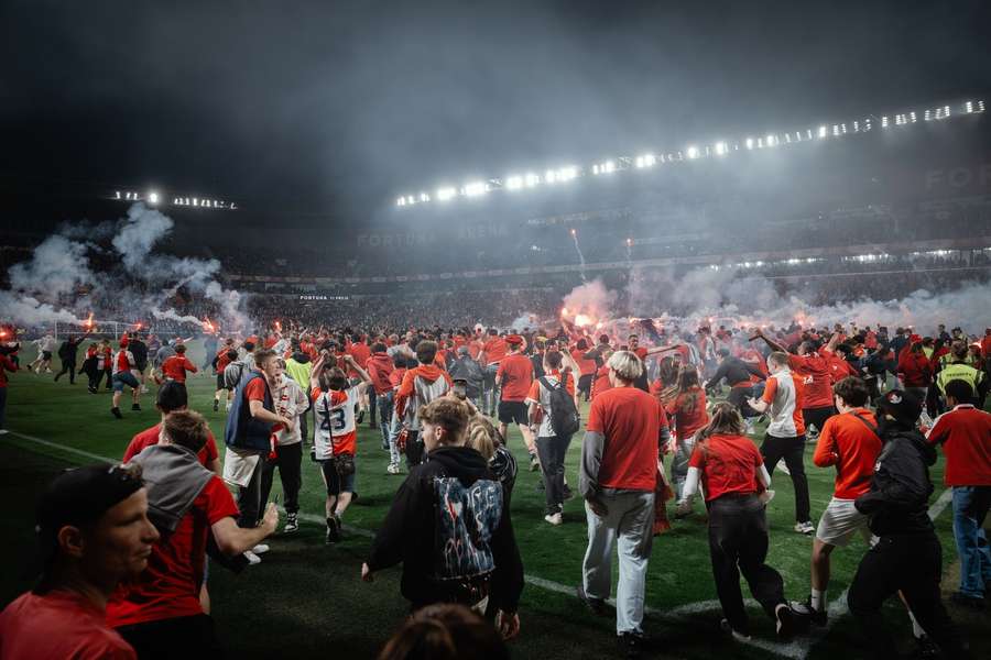 Nedůstojný závěr sobotního derby.