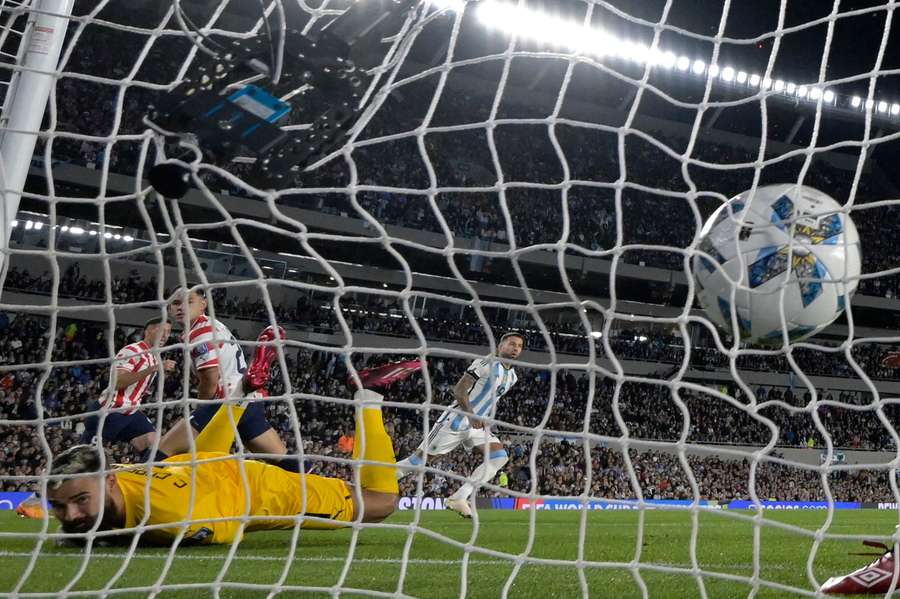 Finalização de Otamendi morreu no fundo das redes de Romero Finalização de Otamendi morreu no fundo das redes de Romero