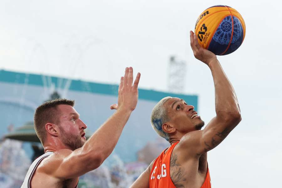 Nederlandse 3x3-basketballers verliezen van Servië door schot in laatste seconde