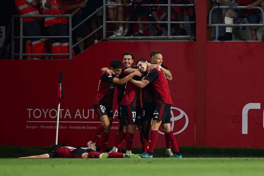 Izeta celebra el primer gol del Mirandés