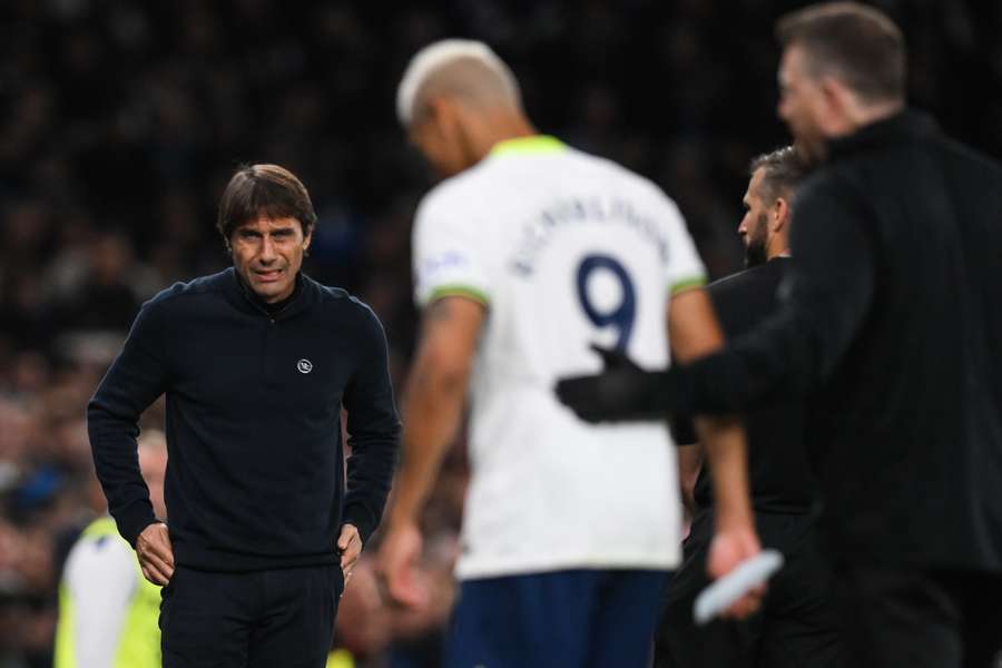 Antonio Conte reacts as Brazilian striker Richarlison leaves the pitch during the match between Spurs and Everton