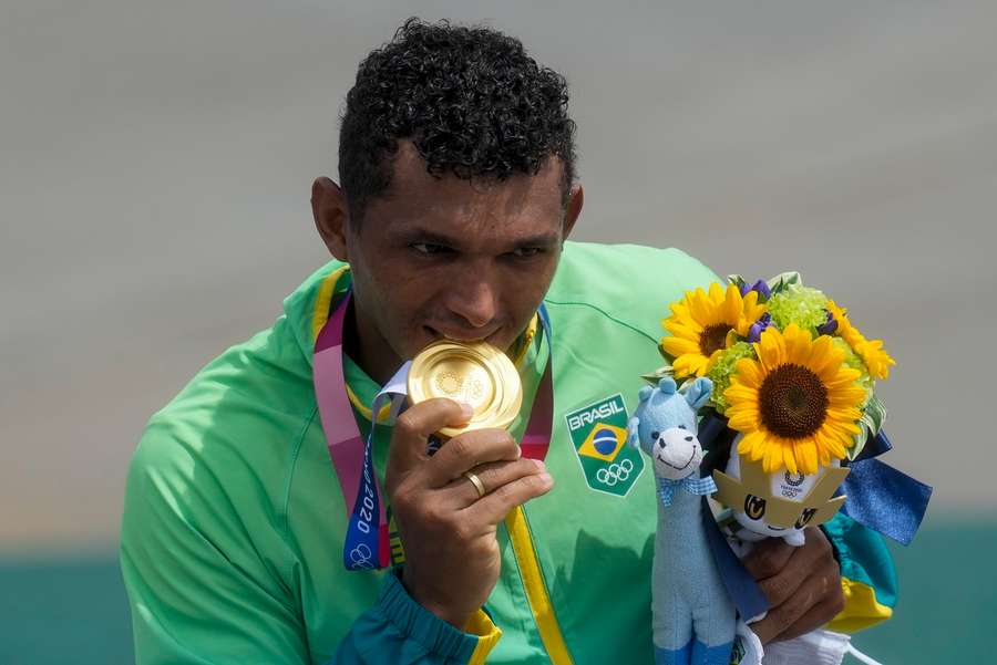 Isaquias Queiroz conquistou o ouro olímpico na canoagem em Tóquio