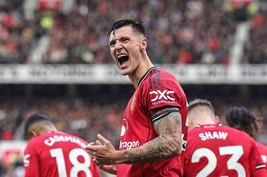 Benjamin Sesko of Manchester United scores to make it 2-0