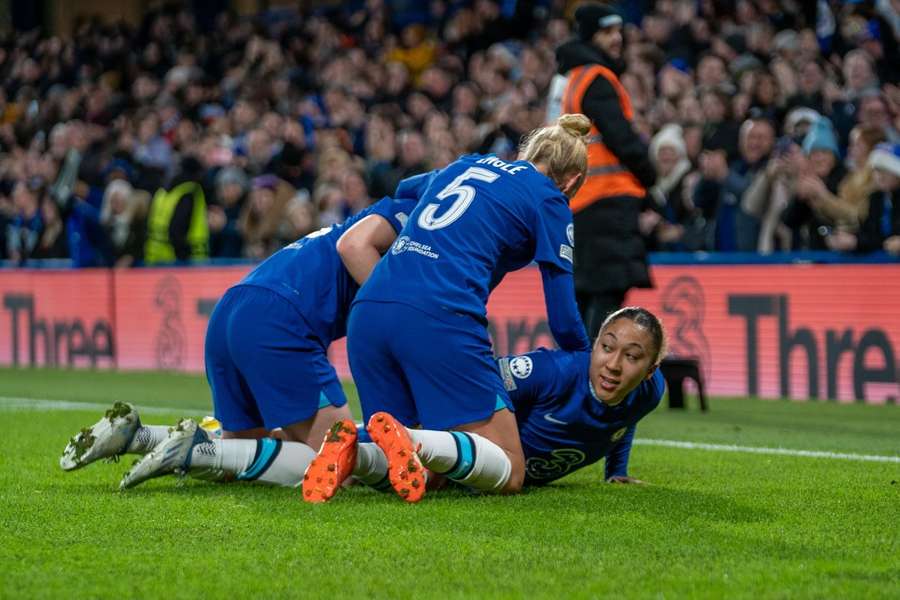 Chelsea and Arsenal are looking to end the English drought in the Women's Champions League