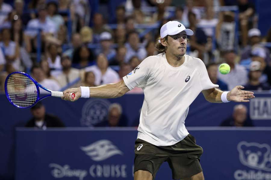 Alex de Minaur strikes the ball during his Washington Open final win over Alejandro Davidovich Fokina.