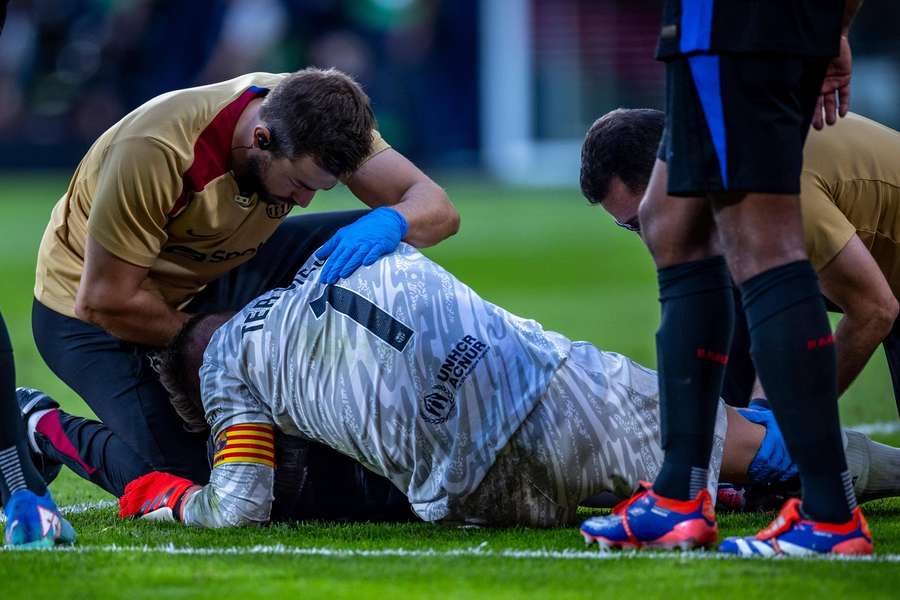 Ter Stegen is maandag aan zijn knie geopereerd