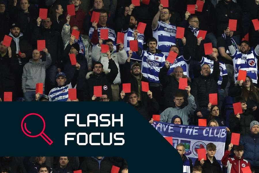 Reading-Fans zeigen rote Karten aus Protest gegen ihre Besitzer