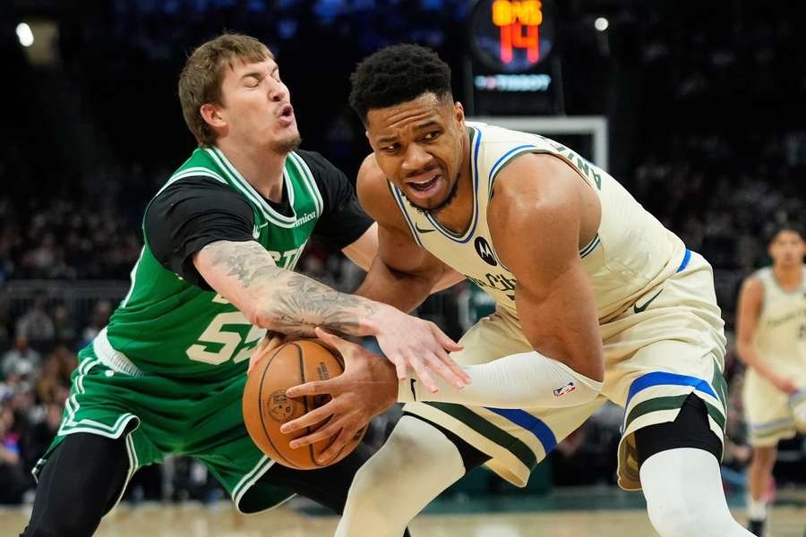 Boston's Baylor Scheierman defends Bucks' Giannis Antetokounmpo (2026) Boston's Baylor Scheierman defends Bucks' Giannis Antetokounmpo (2026)