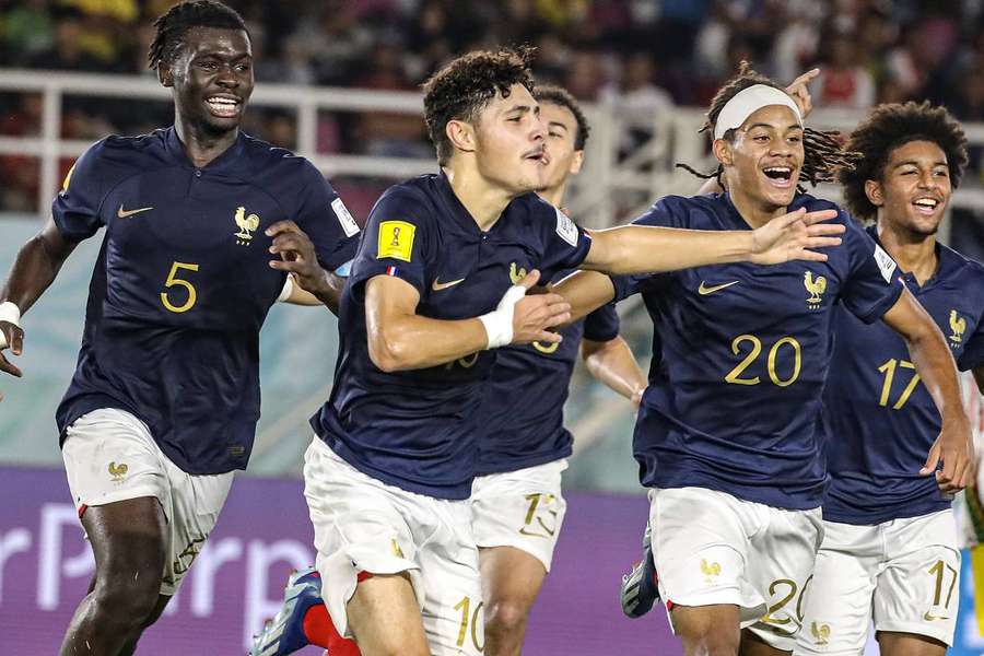 La célébration des Bleuets après le but d'Ismail Bouneb contre le Mali.